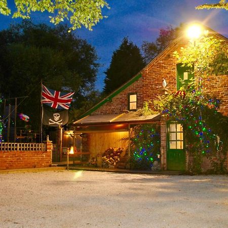 Squirrel Barn Villa Milwich ภายนอก รูปภาพ