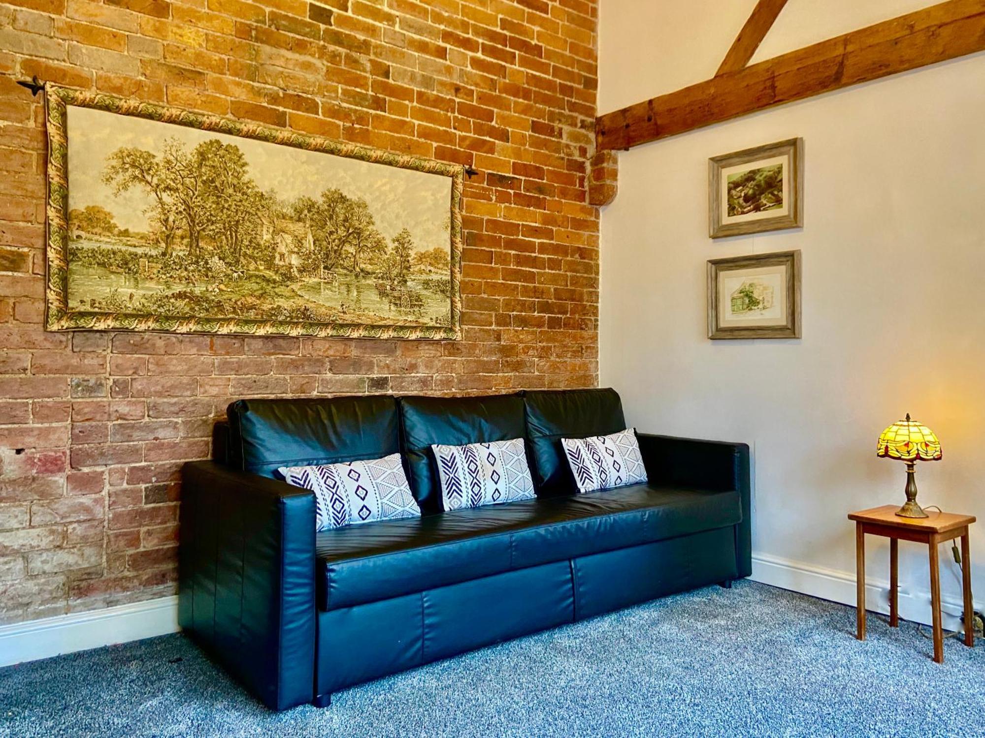 Squirrel Barn Villa Milwich ภายนอก รูปภาพ