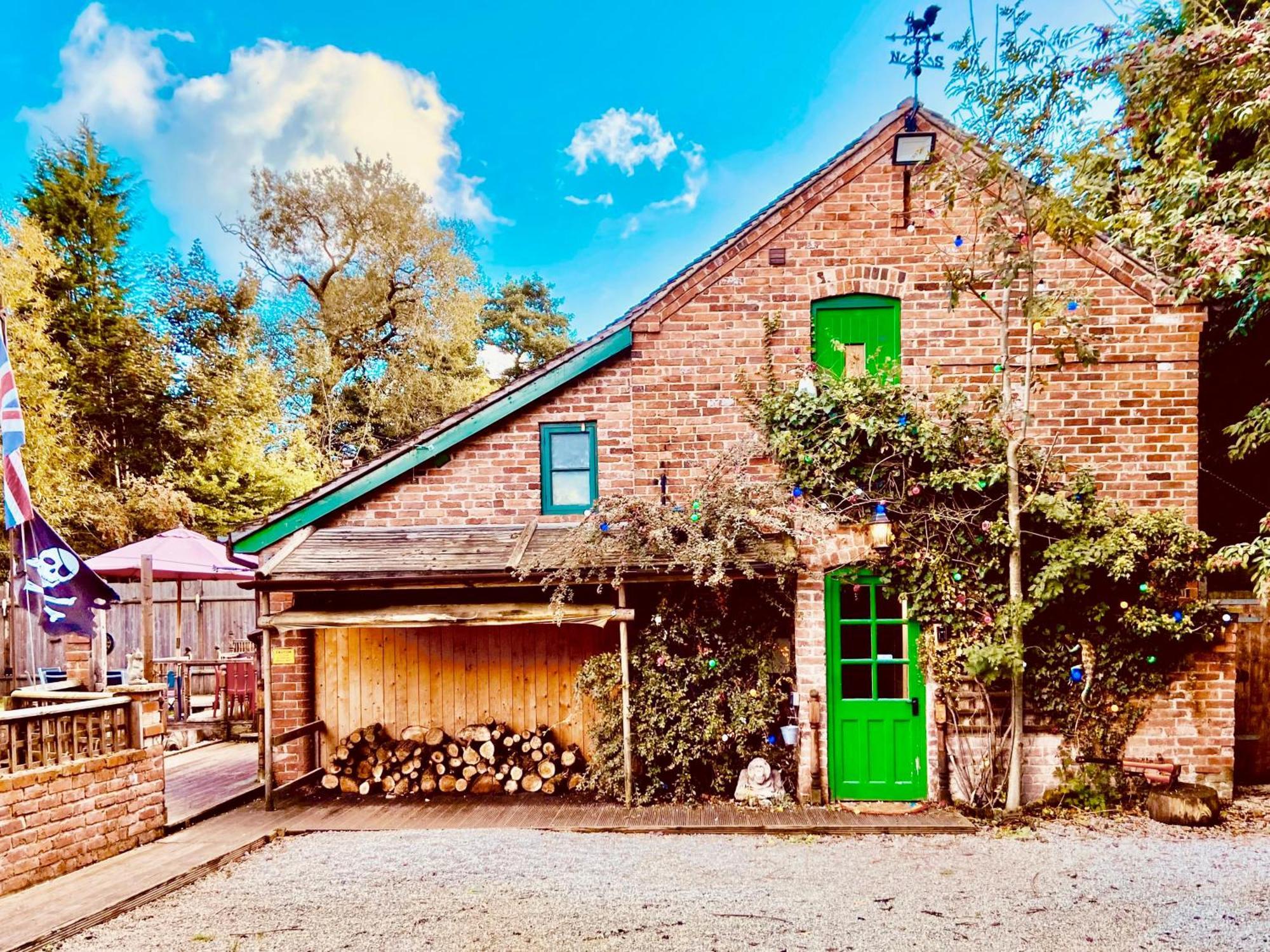 Squirrel Barn Villa Milwich ภายนอก รูปภาพ