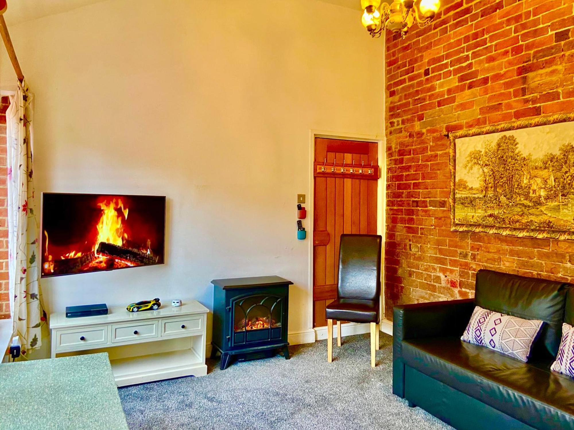 Squirrel Barn Villa Milwich ภายนอก รูปภาพ