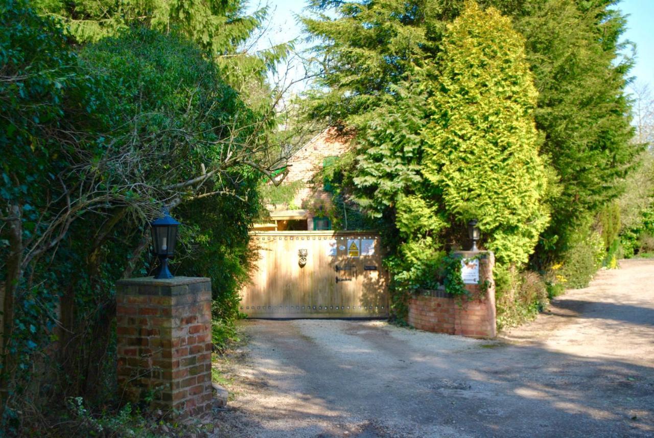 Squirrel Barn Villa Milwich ภายนอก รูปภาพ