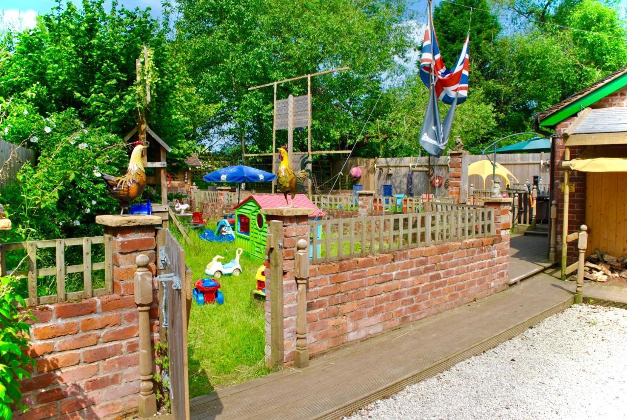 Squirrel Barn Villa Milwich ภายนอก รูปภาพ