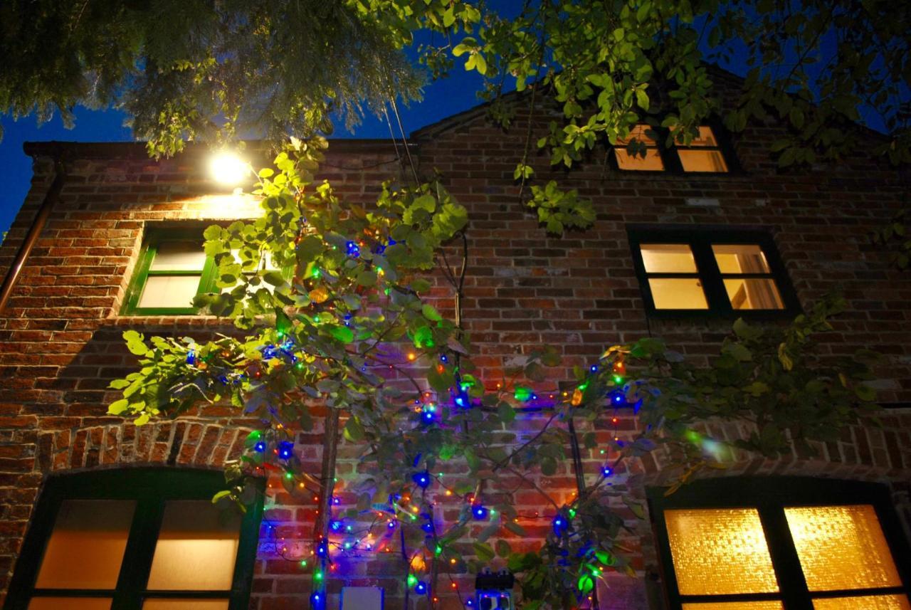 Squirrel Barn Villa Milwich ภายนอก รูปภาพ