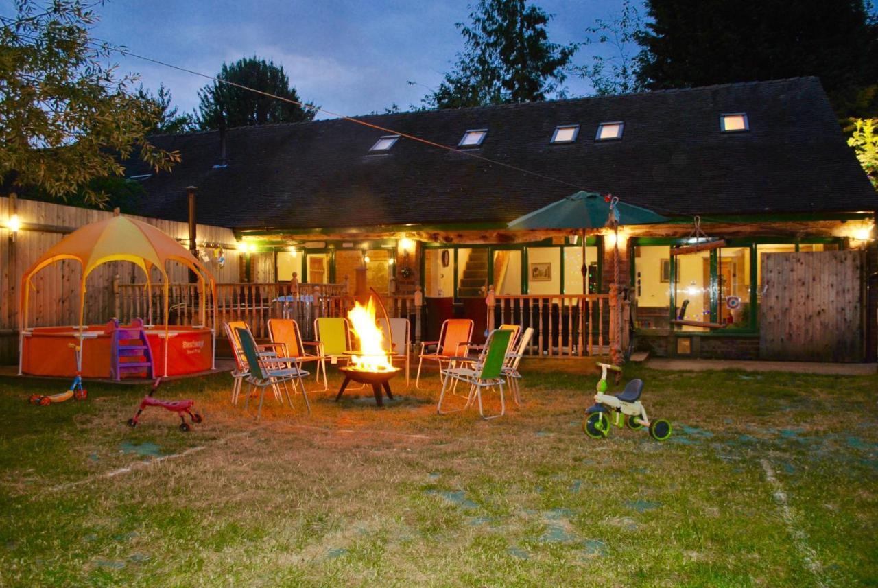 Squirrel Barn Villa Milwich ภายนอก รูปภาพ
